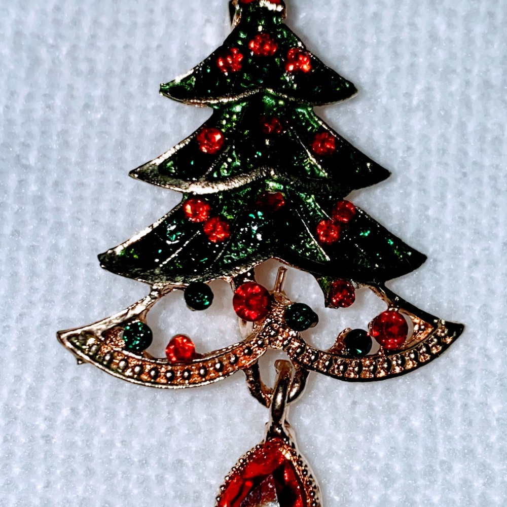1-Christmas Tree Elegant Brooch with Red and Green Jewels